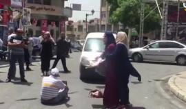 "وين الزلام .. وين السلاح ..ما في حدا سائل في أولادنا"
#شاهد: صرخات ذوي الأسرى المضربين عن الطعام بسجون الاحتلال خلال افتراشهم الطريق برام الله

تصوير: محمد تركمان