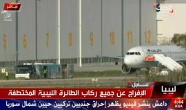 #شاهد .. #بث_مباشر بدء مغادرة عدد من ركاب الطائرة الليبية التي هبطت في مالطا بعد اختطافها .