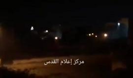 #شاهد
الاحتلال يلقي القنابل الغازية والشبان يردون باطلاق المتفرقعات النارية خلال المواجهات في بلدة أبوديس شرق القدس المحتلة.