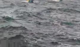 #مباشر زوارق الاحتلال تطلق نيرانها بشكل كثيف صوب "سفن كسر الحصار" قرب الحدود البحرية بين قطاع غزة والأراضي المحتلة

بث/ عبد الرحمن الربعي