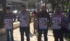 #بث_مباشر اعتصام ينظمه الصحفيين في الخليل تضامناً مع طاقم إذاعة السنابل الذي تواصل قوات الاحتلال اعتقالهم وإغلاق الإذاعة.
تصوير عامر أبو عرفة