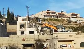 #مباشر قوات الاحتلال ترافقها آليات تهدم منزل شمال الخليل
تصوير عامر أبو عرفة