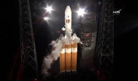 تأجيل إطلاق المسبار الشمسي #باركر 24 ساعة لأسباب تقنية..

المسبار سيكون أسرع ما أطلقه الإنسان وسيصل الزهرة خلال 6 أسابيع ثم يقترب من الشمس 25 مرة أقل من مسافة الأرض. 

(مصادر فلكية)