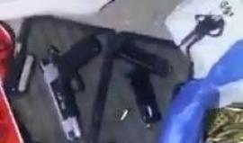 شاهد جيش الاحتلال يزعم ضبط سلاح وذخيرة داخل سيارة أحد المواطنين في القدس ليلاً