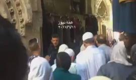 شرطة الاحتلال تسمح للمصلين بدخول #المسجد_الاقصى بعد منعهم قبل قليل