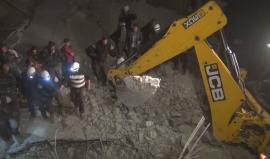 #شاهد الطائرات الروسية ترتكب مجزرة في بلدة معرة حرمة بريف إدلب

تقديم: معاذ الشامي