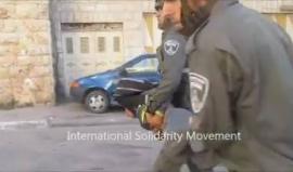 #شاهد .. فيديو جديد يظهر اعتقال قوات الاحتلال لأطفال " 7 و 10 سنوات " من البلدة القديمة في الخليل بعد تخويفهم بإطلاق النار والغاز السام .