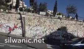 #فيديو قوات الاحتلال تواصل اقتحام #قرية العيسوية في القدس وتتمركز وسطها بعد حملة اعتقالات طالت 51 مقدسيا