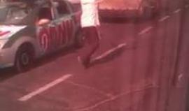 #شاهد .. وصلة راقصة لمستوطن صهيوني على دوار "جيلو" الاستيطاني قرب بلدة بيت صفافا بالقدس المحتلة قبل قليل .