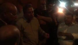 رئيس بلدية كفر قاسم يقول إن شرطة الاحتلال أطلقت النار على الشهيد أحمد محمود طه (٢٢ عاما) من مسافة الصفر

ونطالب بإخراج كافة عناصر شرطة الاحتلال من البلدة وتسليم جثمان الشهيد وإطلاق سراح كافة المعتقلين فوراً