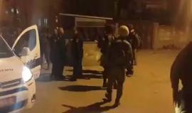 #شاهد
قوات الاحتلال تعتقل شابين من حارة جابر قرب المسجد الإبراهيمي في الخليل
تصوير أبو عماد جابر