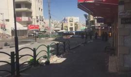 #شاهد | المواجهات بين الشبان وقوات الاحتلال في منطقة باب الزاوية بالخليل بعد قمع مسيرة تضامن مع الاسرى المضربين من ذ 12 يوما .