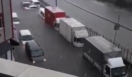 #فيديو الأمطار تغمر إسطنبول وتشل حركة الحياة فيها