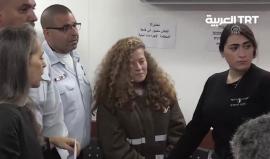 مقيدة بالأصفاد .. 

#فيديو الأسيرة الفلسطينية #عهد_التميمي 17 عاما خلال جلسة لمحاكمتها من قبل الاحتلال الإسرائيلي