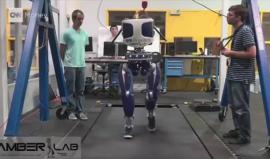 #شاهد.. هذا الروبوت صُمم ليسير مثل البشر تماماً