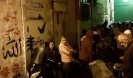 #بث_مباشر | المصلون ينتظرون فتح باب حطة لتأدية صلاة الفجر في #المسجد_الاقصى المبارك .