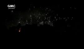 #شاهد.. ليست ألعاب نارية.. إنها ليلة من ليالي بلدة حمورية في #الغوطة_الشرقية التي تعرضت للقصف بصواريخ محملة بالنابالم والفوسفور الحارق.