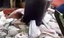 #شاهد تواصل اغلاق الطريق في الشارع الفوقاني بمخيم عين الحلوة بلبنان على اثر الاشتباكات الأخيرة