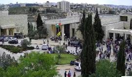 #مباشر بدء عملية الاقتراع في انتخابات جامعة بيرزيت برام الله بتنافس بين 4 كتل طلابية وهي: كتلة الوفاء الإسلامية الجناح الطلابي لحركة حماس، وكتلة الشهيد ياسر عرفات الجناح الطلابي لحركة فتح، وكتلة القطب الطلابي للجبهة الشعبية لتحرير فلسطين، وكتلة الوحدة الط