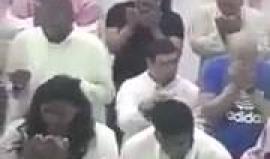 #شاهد ردة فعل عفويه لشاب مصاب بمتلازمة داون حينما شعر بمصلي يبكي بجانبه أثناء صلاة التراويح !

متداول عبر مواقع التواصل الاجتماعي