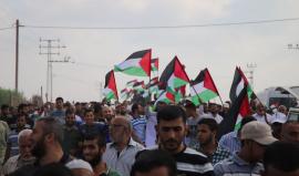 شاهد: مسيرة حاشدة من مدخل مخيم العودة شرق غزة باتجاه شارع جكر على الحدود الشرقية في #جمعة_شهيد_كوبر