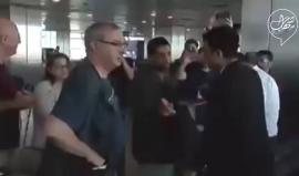 أجبروه على خلع حذائه.. ووضعوه تحت فحص أمني صارم .. #شاهد الأتراك يتعمدون إهانة السفير الإسرائيلي بعد طرده من #أنقرة رداً على مجزرة #غزة
