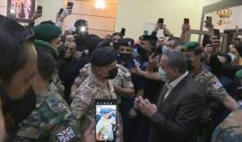 ملك الأردن يوبخ مدير مشفى السلط: كيف ما فيش أوكسجين؟