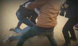 #فيديو لحظة إصابة الصحفي خليل ابوعاذرة مصور قناة الأقصى برصاص قناص إسرائيلي أثناء تغطيته لمسيرة العودة شرق رفح جنوب قطاع غزة