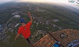 عندما يتخطى الجنون حدوده ! 

#شاهد متهور يعرض حياته للخطر بحركات بهلوانية على أطول مدخنة في رومانيا