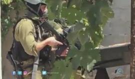 #شاهد .. عائلة الشهيد محمد السراحين من بلدة بيت اولا بمدينة #الخليل تؤكد أن قوات الاحتلال أعدمت نجلها بعد اعتقاله.

تقرير: أحمد الحلايقة