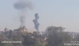 #شاهد من الغارات الإسرائيلية على منطقة جنوب شرق حي الزيتون شرق مدينة غزة اليوم . 

تصوير Zakarya Osama