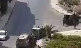 #شاهد استمرار المواجهات بين الشبان وقوات الاحتلال عقب اقتحامها حي أم الشرايط جنوب رام الله