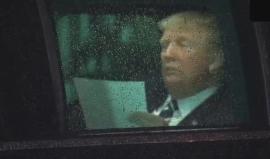 ترامب يتدرب على خطابه في السيارة