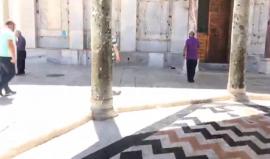 #بث_مباشر إصابات في اعتداء قوات الاحتلال على المصلين في #المسجد_الأقصى . 

قوات الاحتلال تفرغ المسجد من المصلين والشبان .