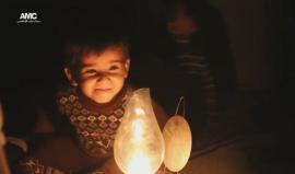 سكان حلب المحاصرة يعودون لوسائل بدائية في الإنارة إثر الظروف القاسية الذي فرضها الحصار