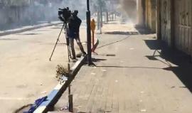 #فيديو مواجهات مع االحتلال بمنطقة باب الزاوية وسط مدينة الخليل
