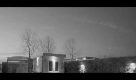 نيزك يخترق الغلاف الجوي بسرعة 57 ألف كلم