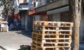 قوات الاحتلال تجبر أصحاب المحال التجارية في حي المصرارة بالقدس على إغلاقها أبوابها