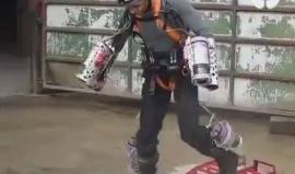 جندي بريطاني سابق يصنع محركات نفاثة تمكن من الطيران بدون أجنحة .