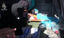 وداع مؤثر لأم سورية فقدت ابنها جراء القصف بالبراميل المتفجرة على مدينة طفس بريف #درعا