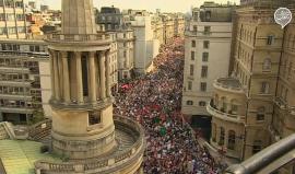 #مباشر استمرار المظاهرات الحاشدة في العاصمة البريطانية لندن رفضا لزيارة الرئيس الأمريكي ترامب.