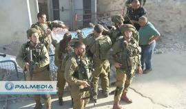 شاهد .. من مكان استشهاد شاب فلسطيني برصاص قوات الاحتلال في منطقة " تل ارميدة" في الخليل بدعوى تنفيذه عملية طعن أدت إلى إصابة جندي بجراح .