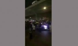 شاهد - سيارة تدهس مشجعي كرة قدم في السعودية