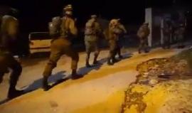 شاهد الاحتلال ينشر فيديو لاعتقال 3 فلسطينيين صوب مستوطنة