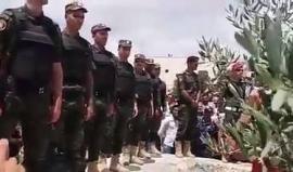 #شاهد الأجهزة الأمنية خلال تشييع الشهيد نعيم الشوامرة في دورا جنوب الخليل تطلق 21 رصاصة إكراماً له.