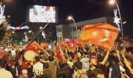 #شاهد احتفالات الأتراك في مدينة أرضروم التركية

#تركيا