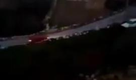 #شاهد قوات الاحتلال تطلق القنابل الغازية والصوتية بين منازل المواطنين، في بلدة سعير شمال مدينة الخليل.