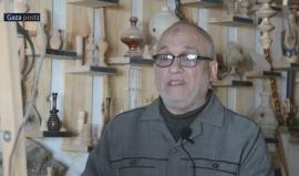 #غزة: عندما يتحول الحطب الي تحف فنية
تقرير مثنى النجار