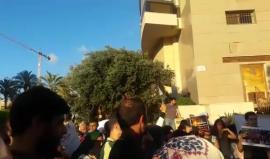 "إنت بدك تسبي الرئيس إنت بدك تسقطي أبو مازن".. هكذا حاول مسؤول بسفارة السلطة في بيروت الاعتداء على الصحفية ملاك خالد خلال تغطيتها الإعلامية