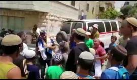 #فيديو بعد افراج المحكمة الاسرائيلية عنه .. الجندي "إيلور عزاريا" قاتل الشهيد عبد الفتاح الشريف يقتحم الخليل .. والمستوطنون رحبوا به بعبارات مؤيدة لـ قتل الفلسطينيين